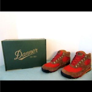 DANNER Women’s Jag Hiking Boots in Red/Camel